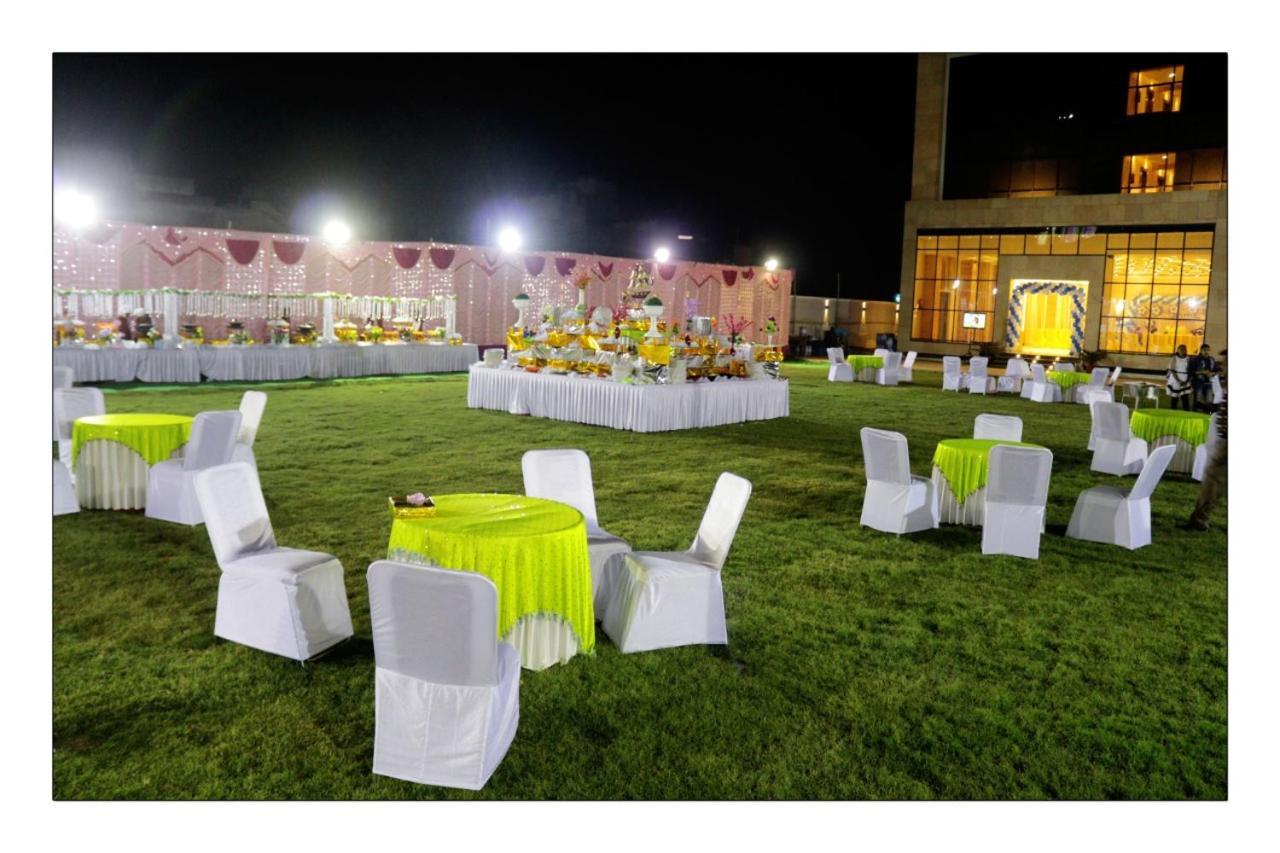 Kodarma Hotel Grand Surya מראה חיצוני תמונה