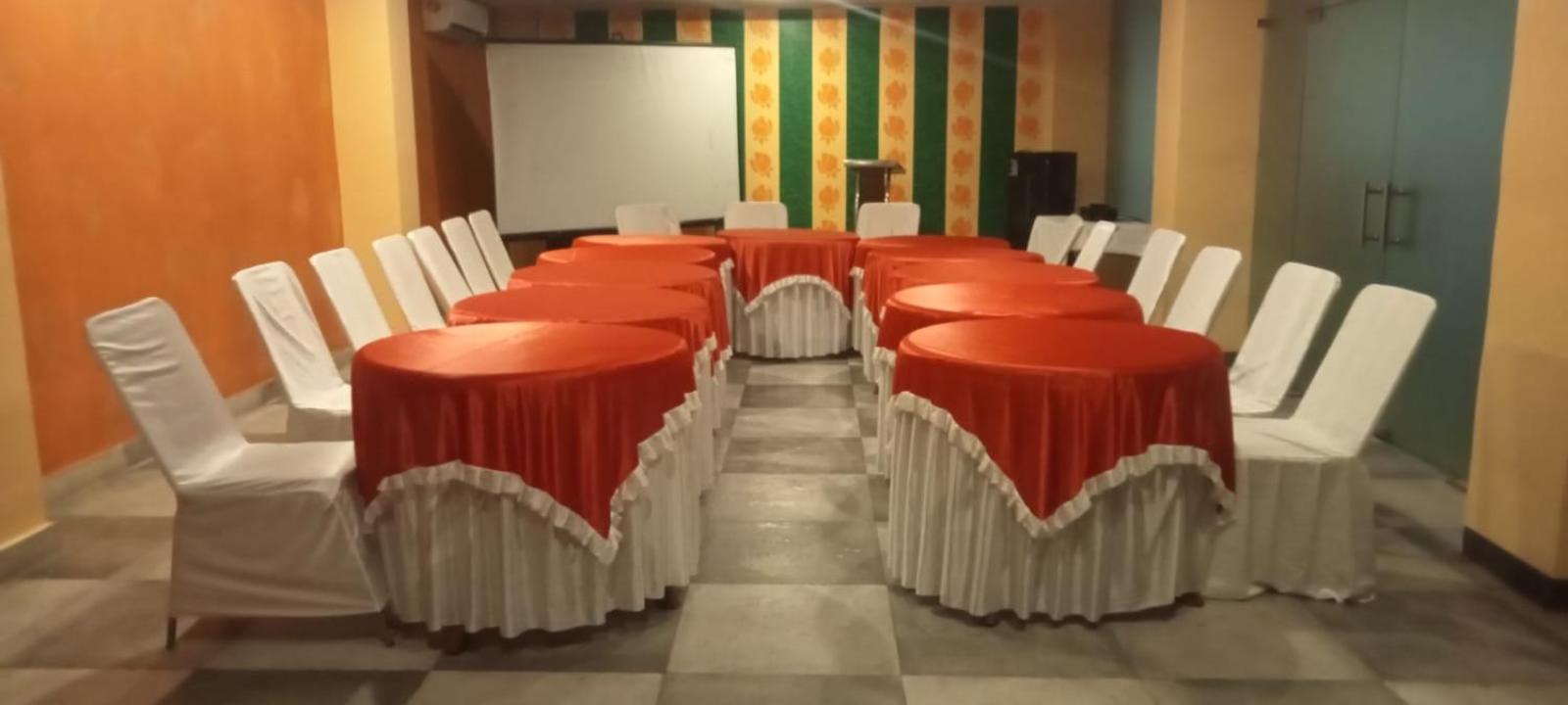Kodarma Hotel Grand Surya מראה חיצוני תמונה